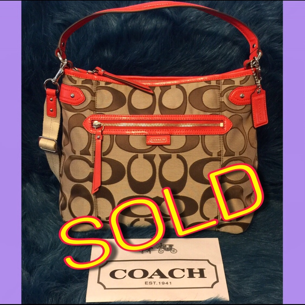 Coach 🌼DAISY OUTLINE SIGNATURE CONVERTIBLE HOBO🌼